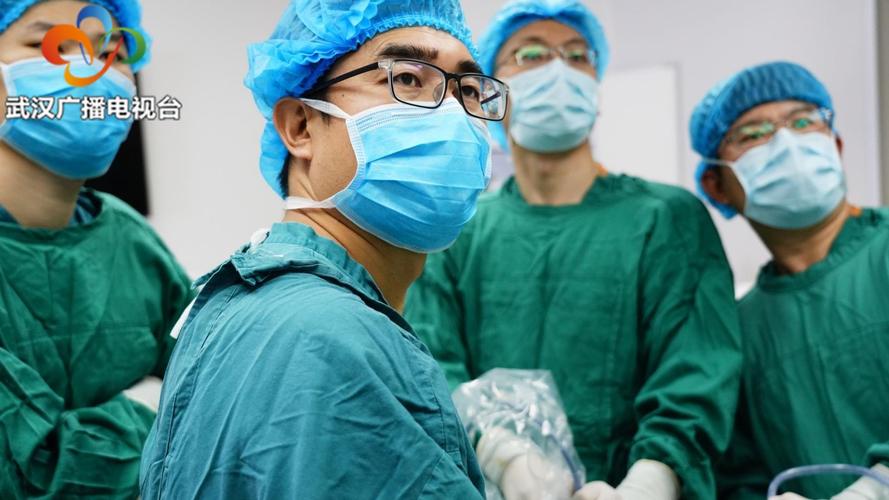 昨日中午,武汉市六医院胸心血管外科黄志亮主任团队为王老实施了胸腔